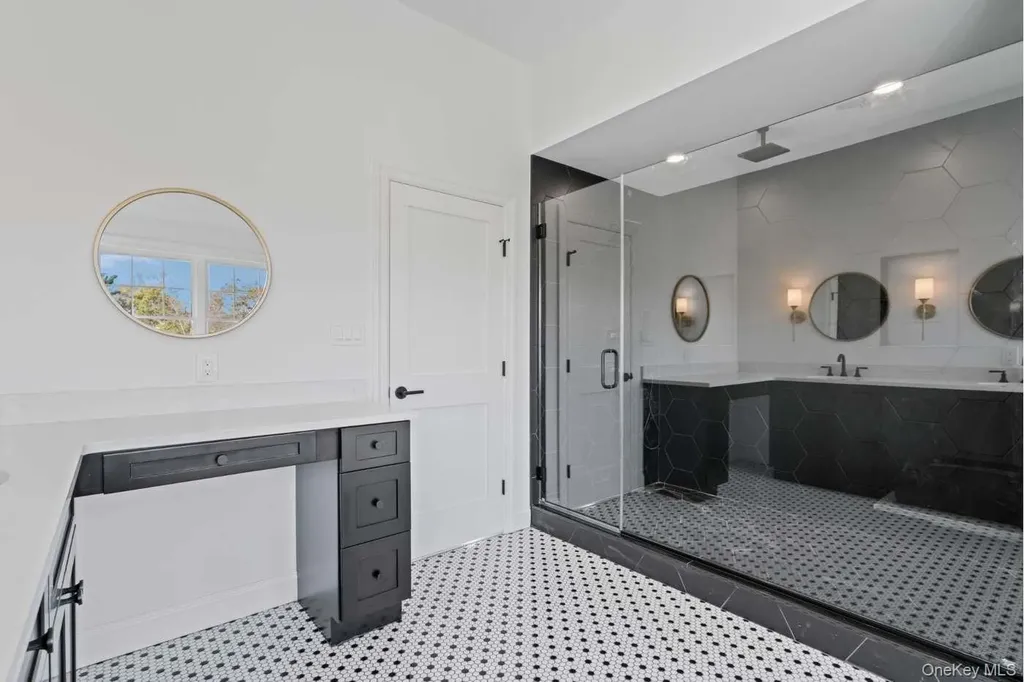 457 Pond Path East Setauket NY 11733