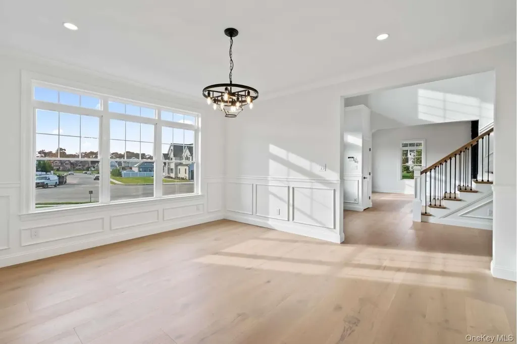 457 Pond Path East Setauket NY 11733