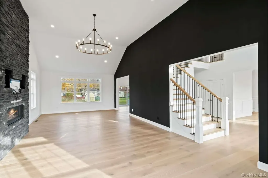 457 Pond Path East Setauket NY 11733