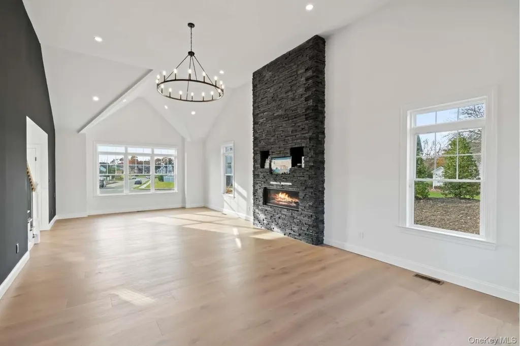 457 Pond Path East Setauket NY 11733