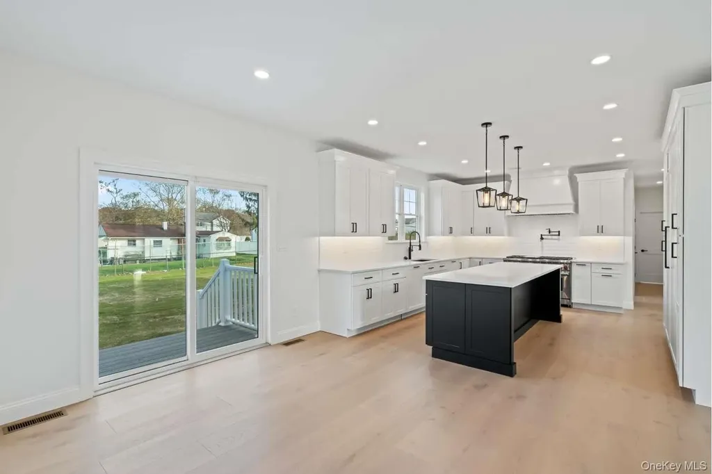 457 Pond Path East Setauket NY 11733