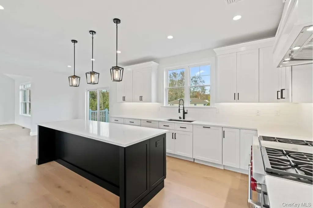 457 Pond Path East Setauket NY 11733