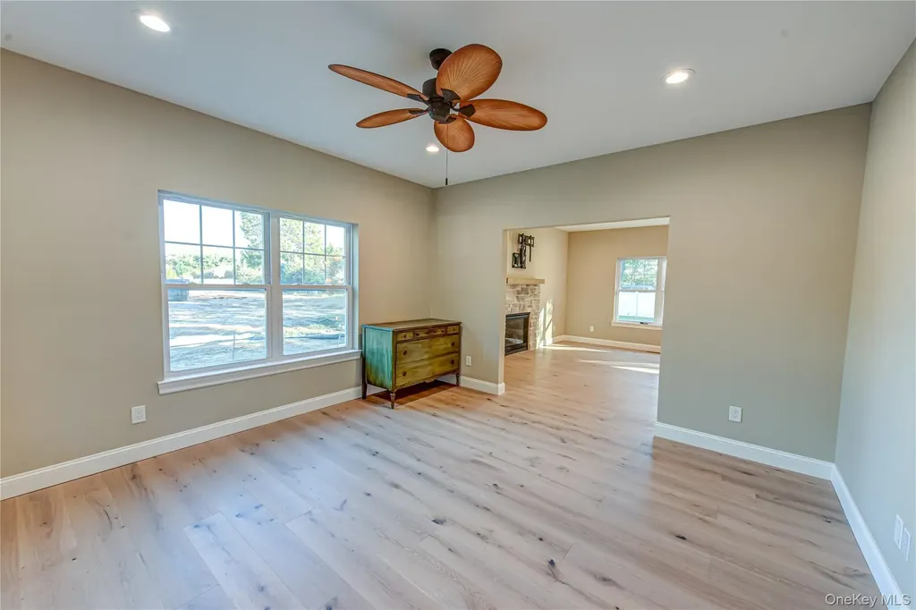 457 Pond Path East Setauket NY 11733