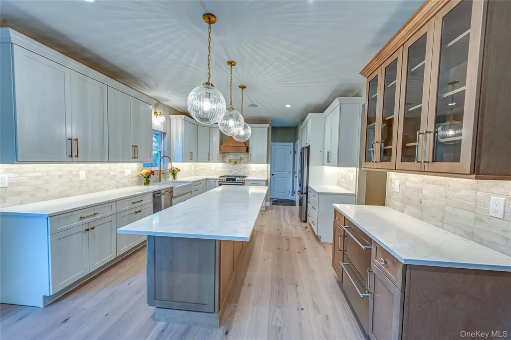 457 Pond Path East Setauket NY 11733