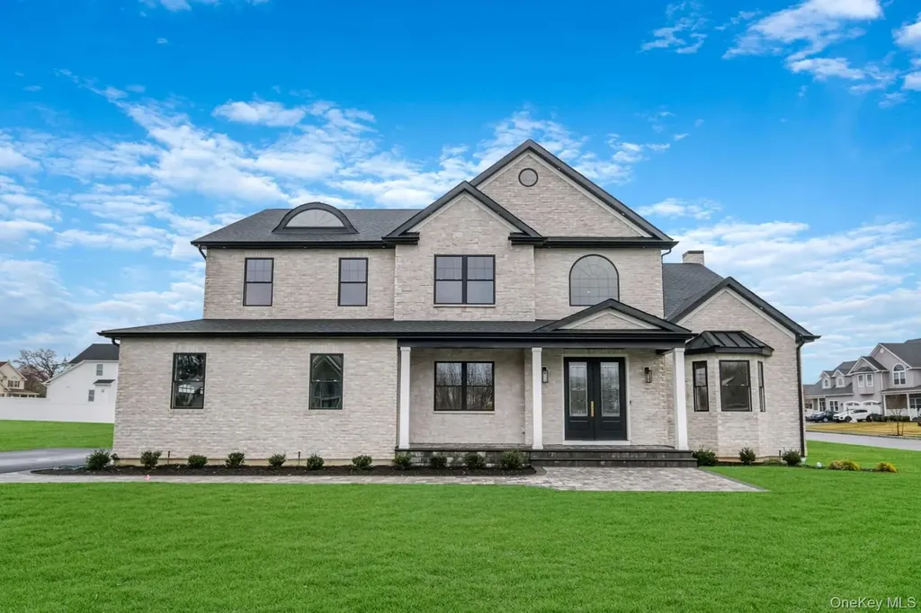 457 Pond Path East Setauket NY 11733