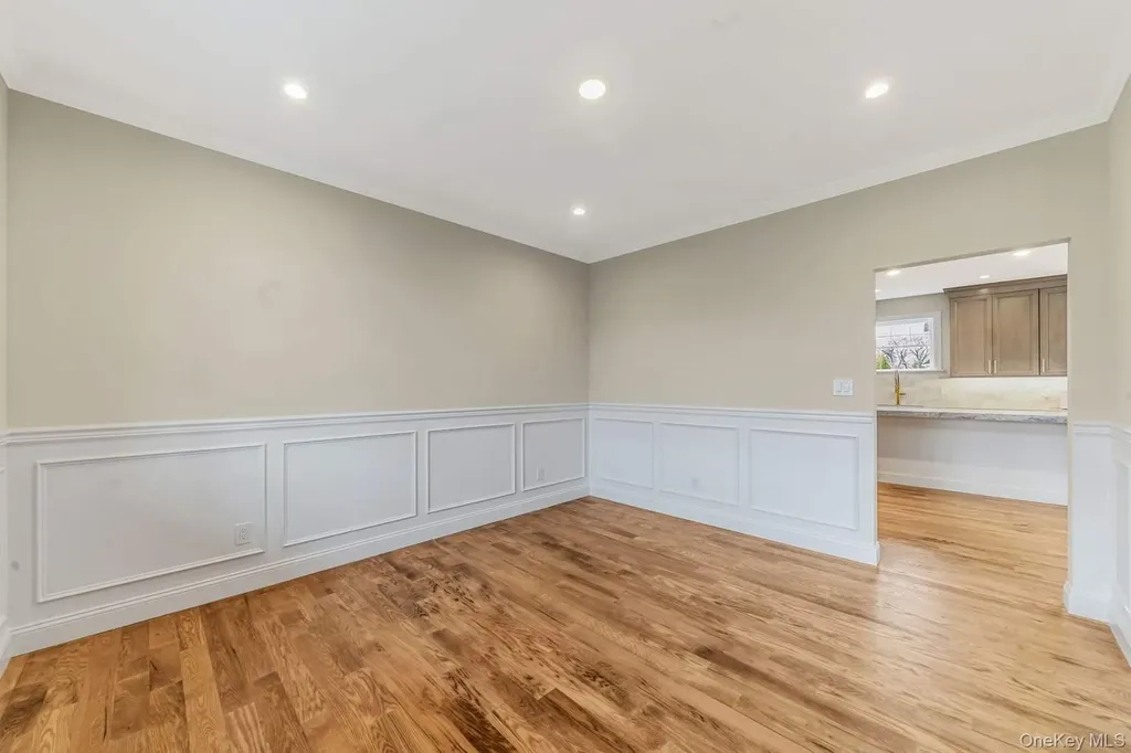 457 Pond Path East Setauket NY 11733