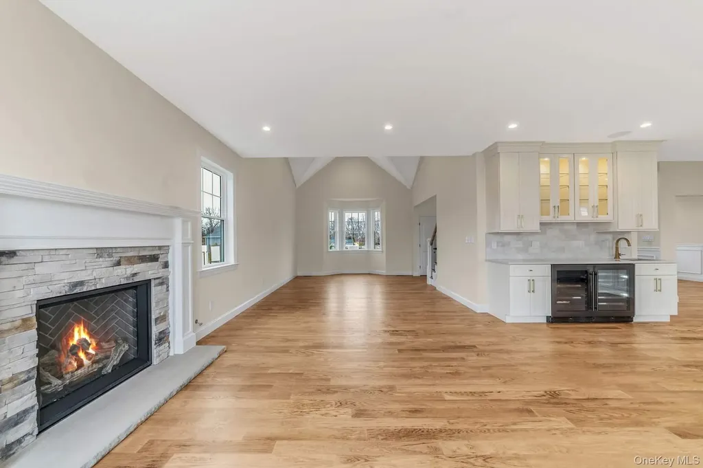 457 Pond Path East Setauket NY 11733