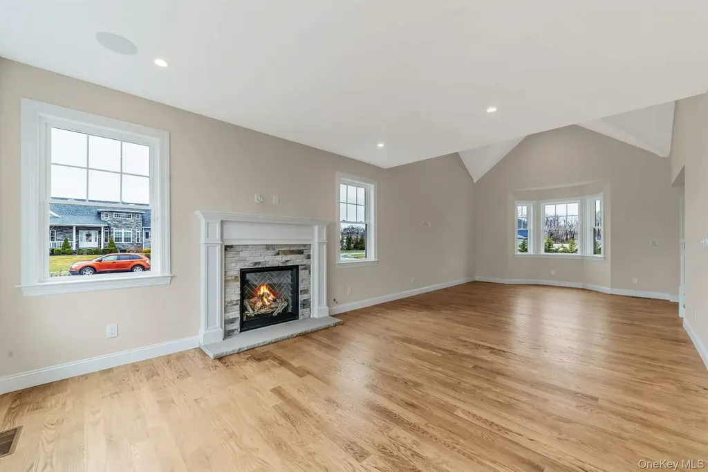 457 Pond Path East Setauket NY 11733