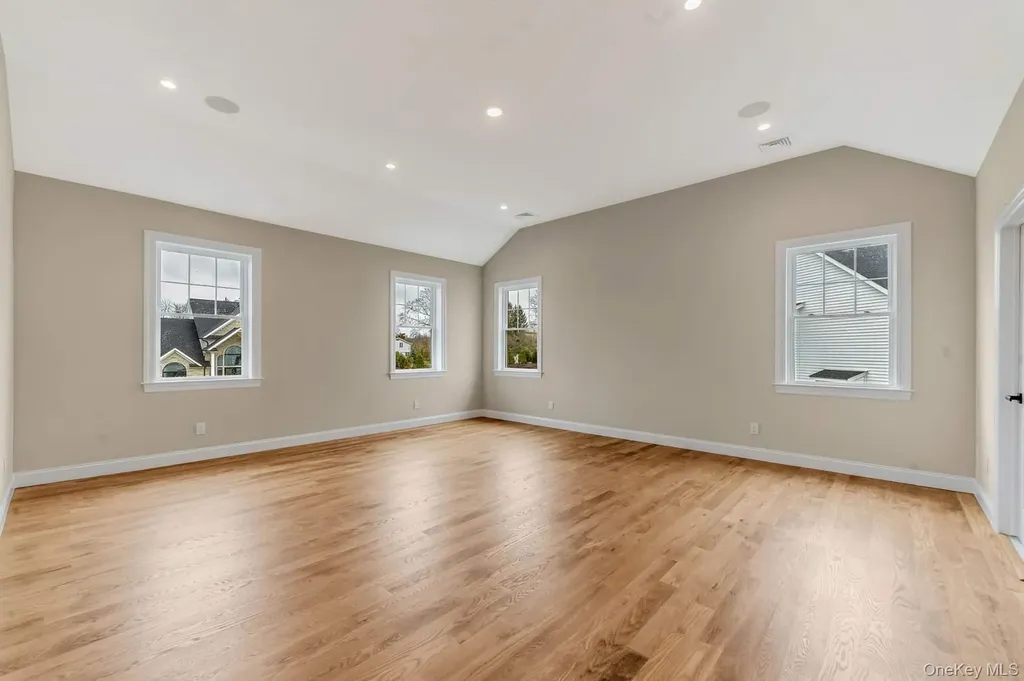 457 Pond Path East Setauket NY 11733