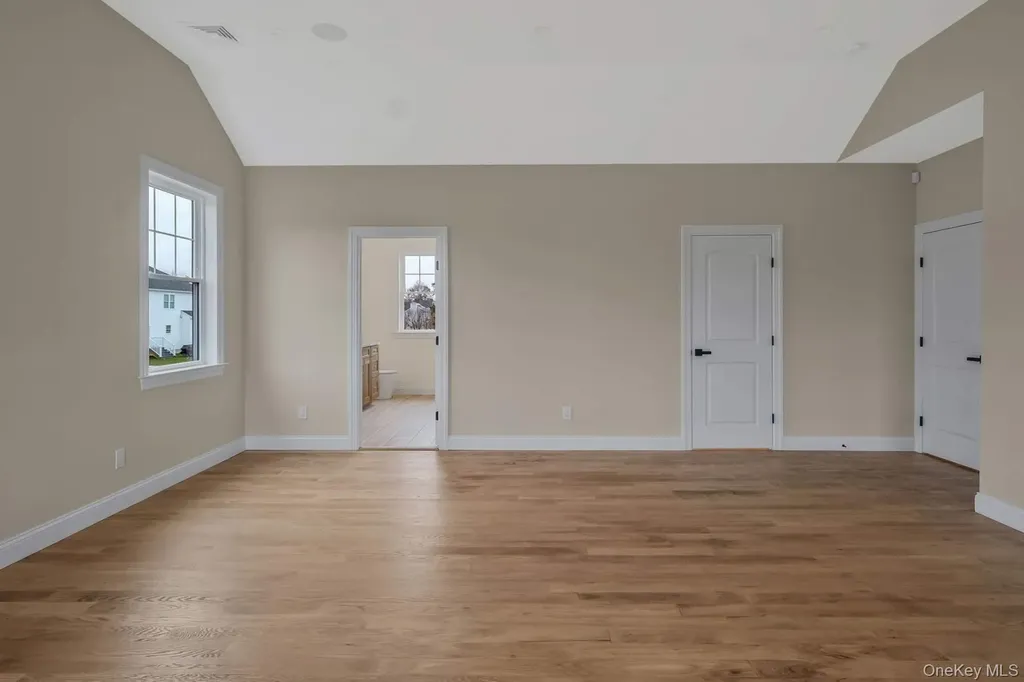 457 Pond Path East Setauket NY 11733