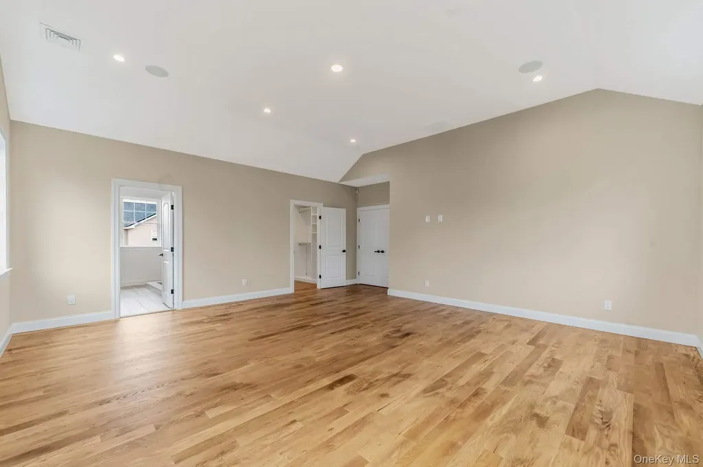457 Pond Path East Setauket NY 11733