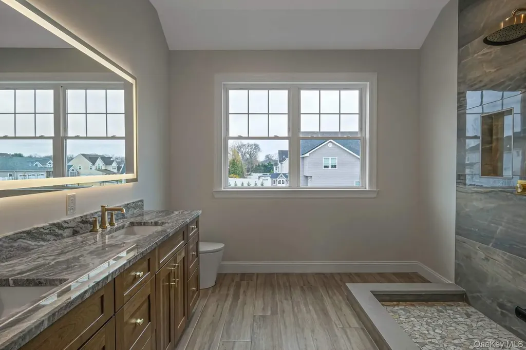 457 Pond Path East Setauket NY 11733