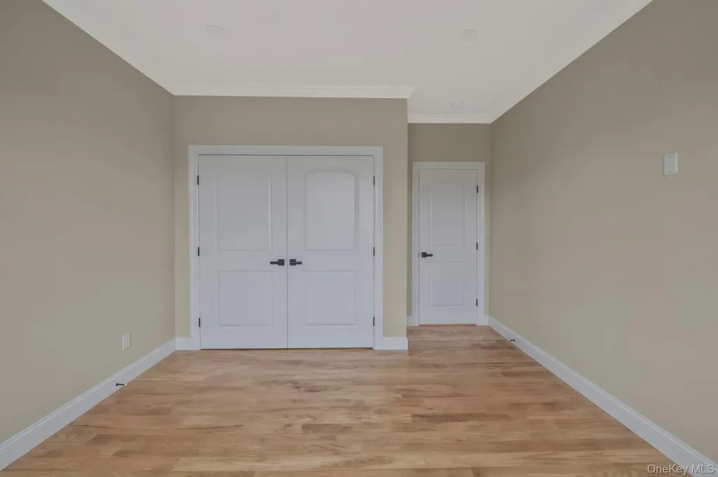 457 Pond Path East Setauket NY 11733