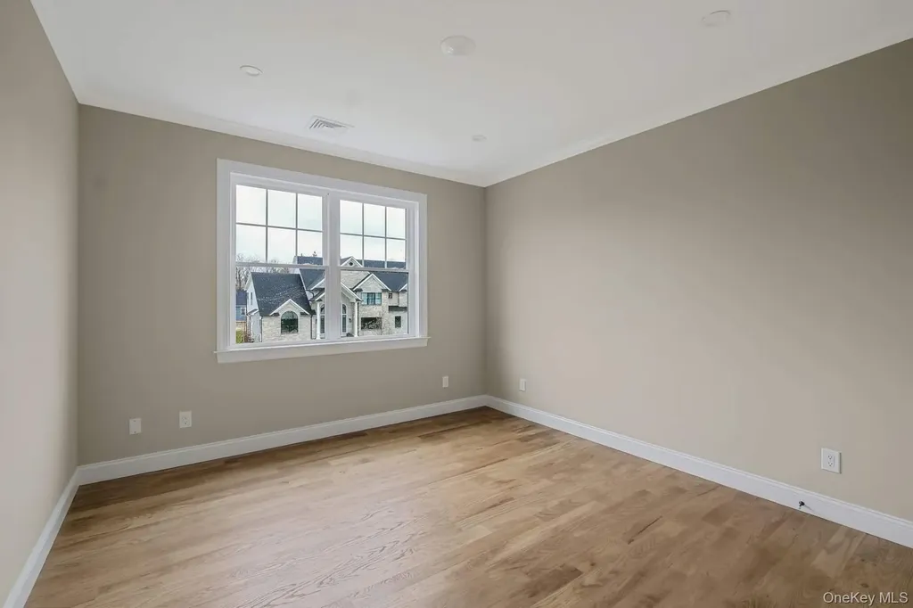 457 Pond Path East Setauket NY 11733