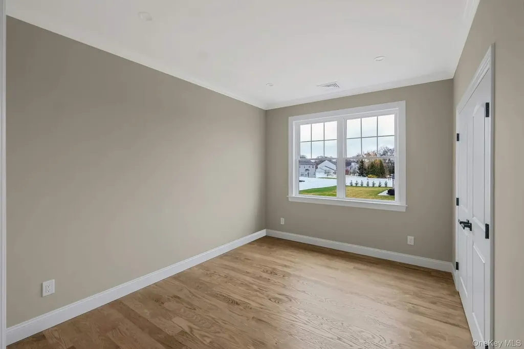 457 Pond Path East Setauket NY 11733