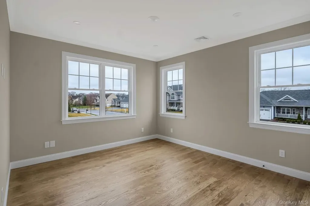 457 Pond Path East Setauket NY 11733