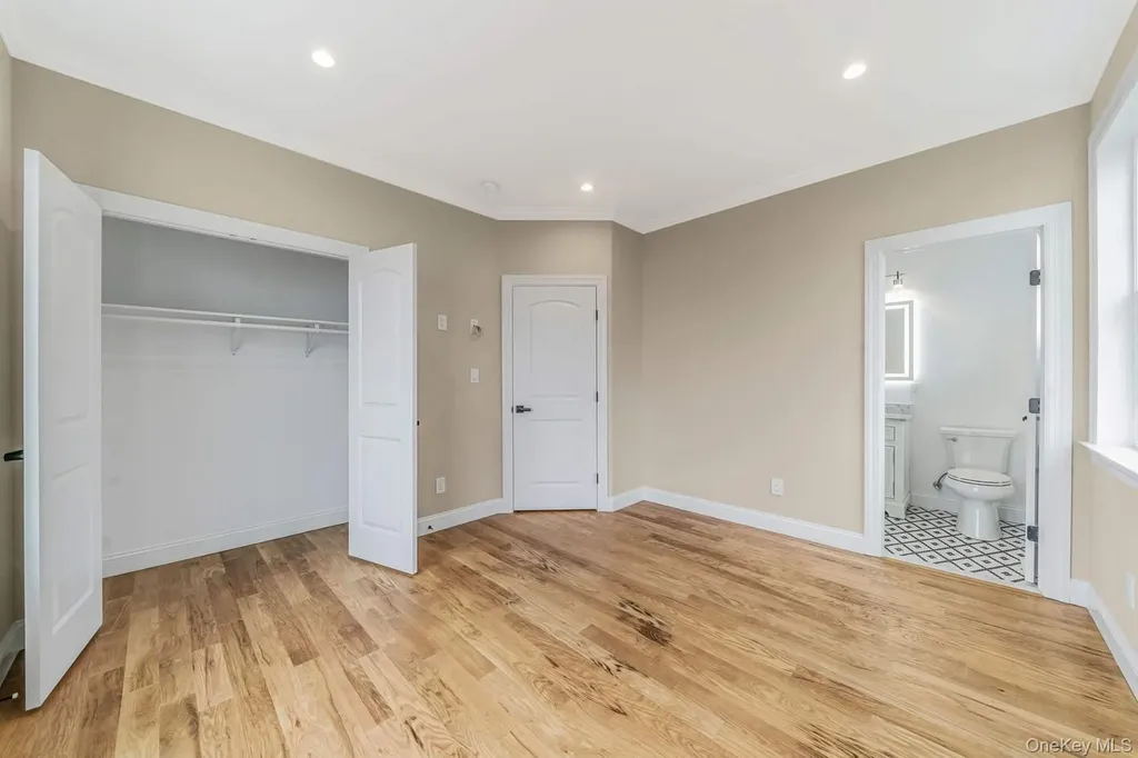 457 Pond Path East Setauket NY 11733