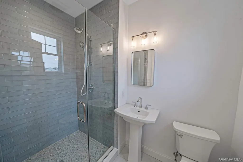 457 Pond Path East Setauket NY 11733