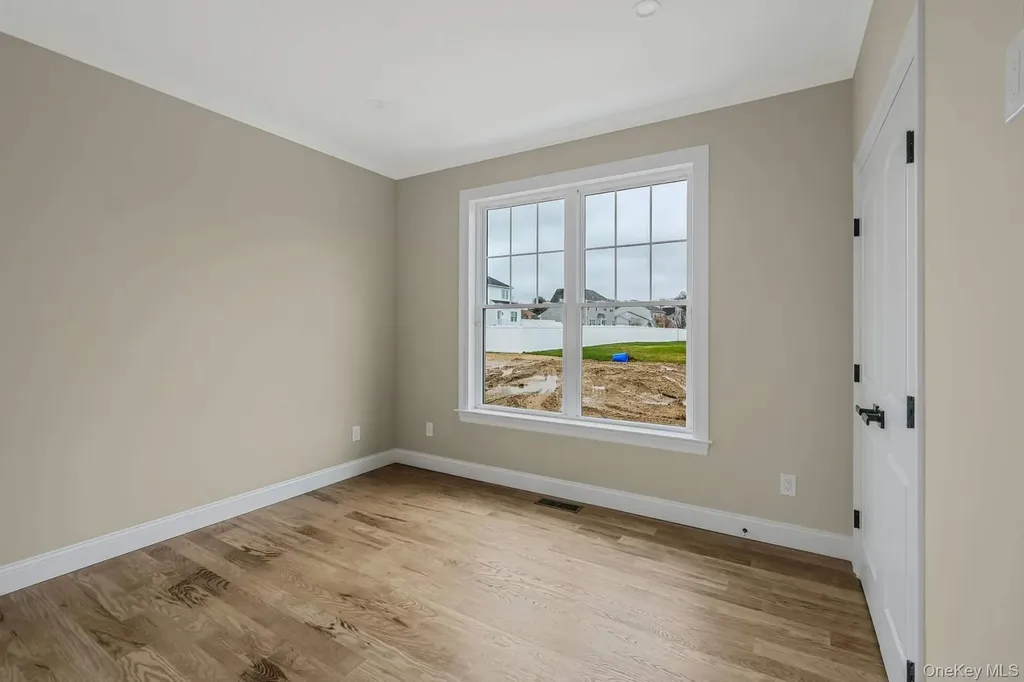 457 Pond Path East Setauket NY 11733