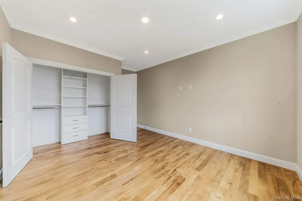 457 Pond Path East Setauket NY 11733