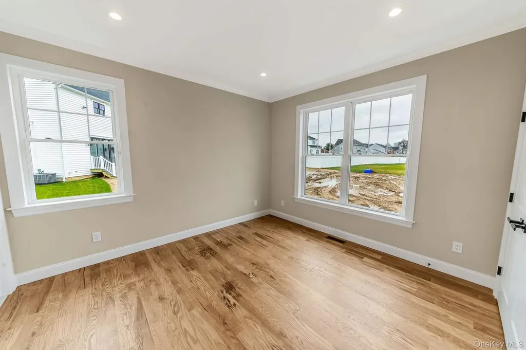 457 Pond Path East Setauket NY 11733
