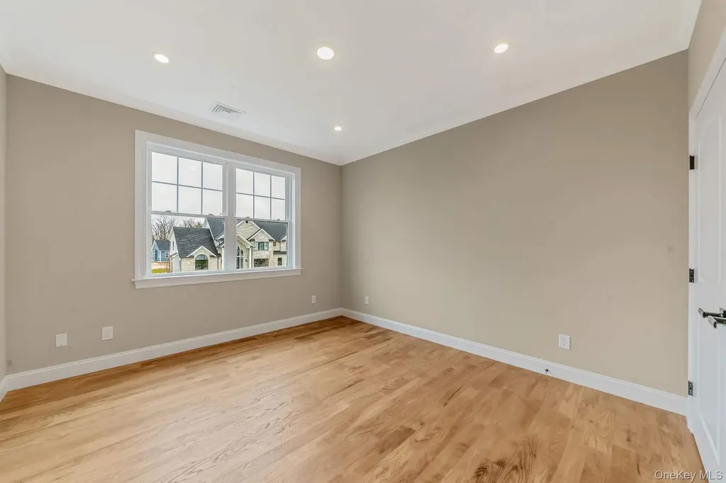 457 Pond Path East Setauket NY 11733