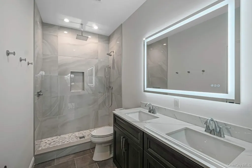 457 Pond Path East Setauket NY 11733