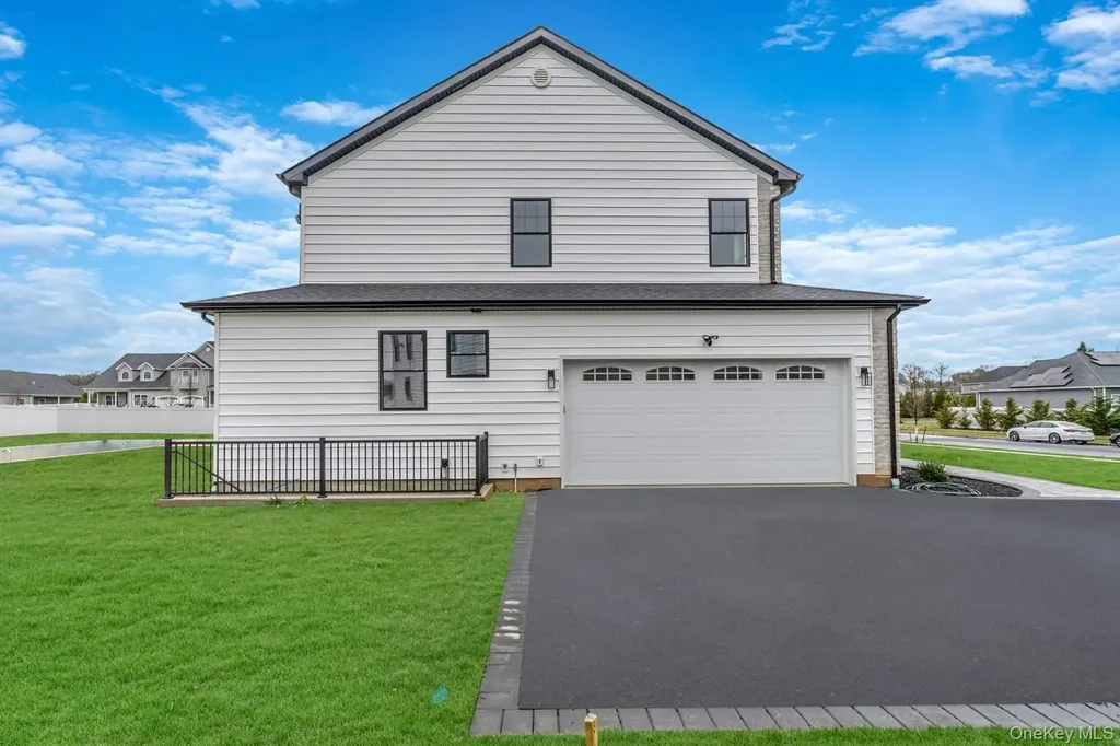 457 Pond Path East Setauket NY 11733