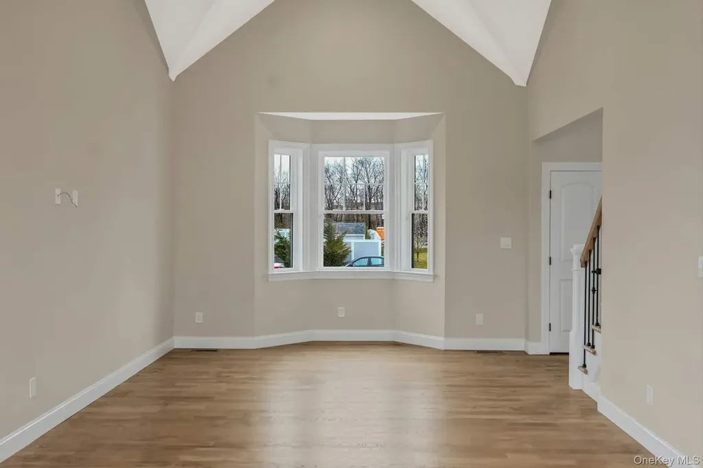 457 Pond Path East Setauket NY 11733