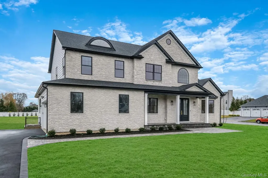 457 Pond Path East Setauket NY 11733