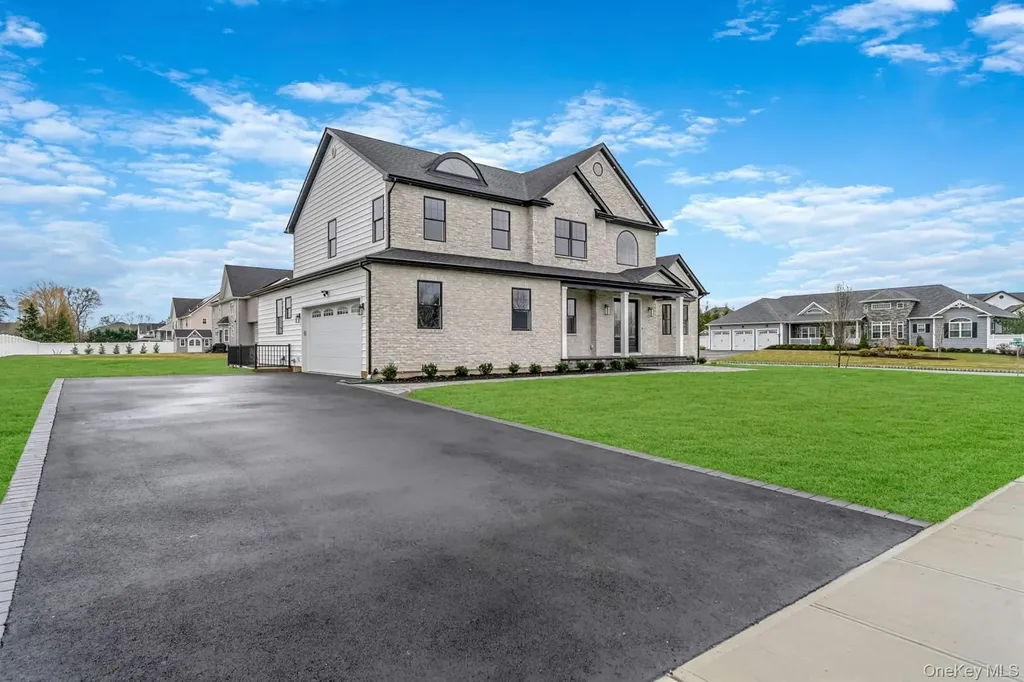 457 Pond Path East Setauket NY 11733