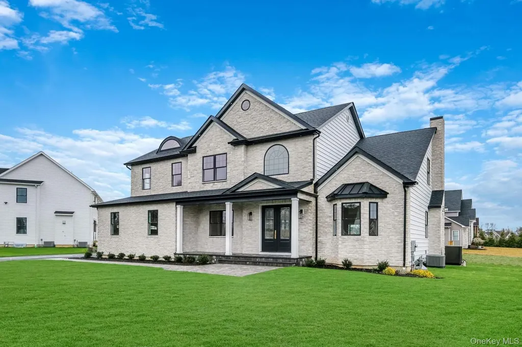 457 Pond Path East Setauket NY 11733