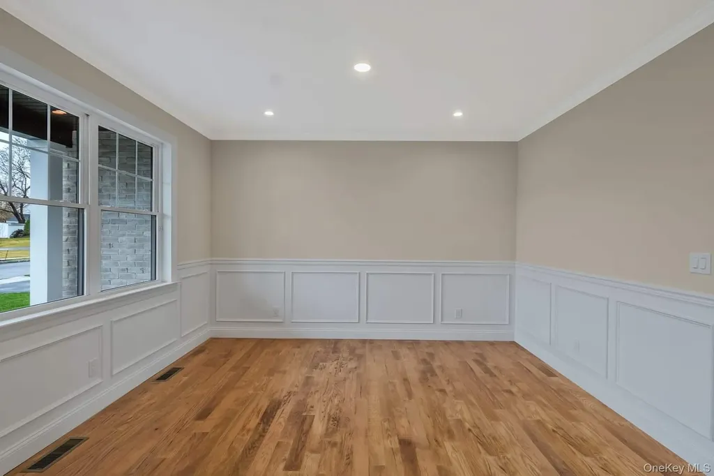 457 Pond Path East Setauket NY 11733