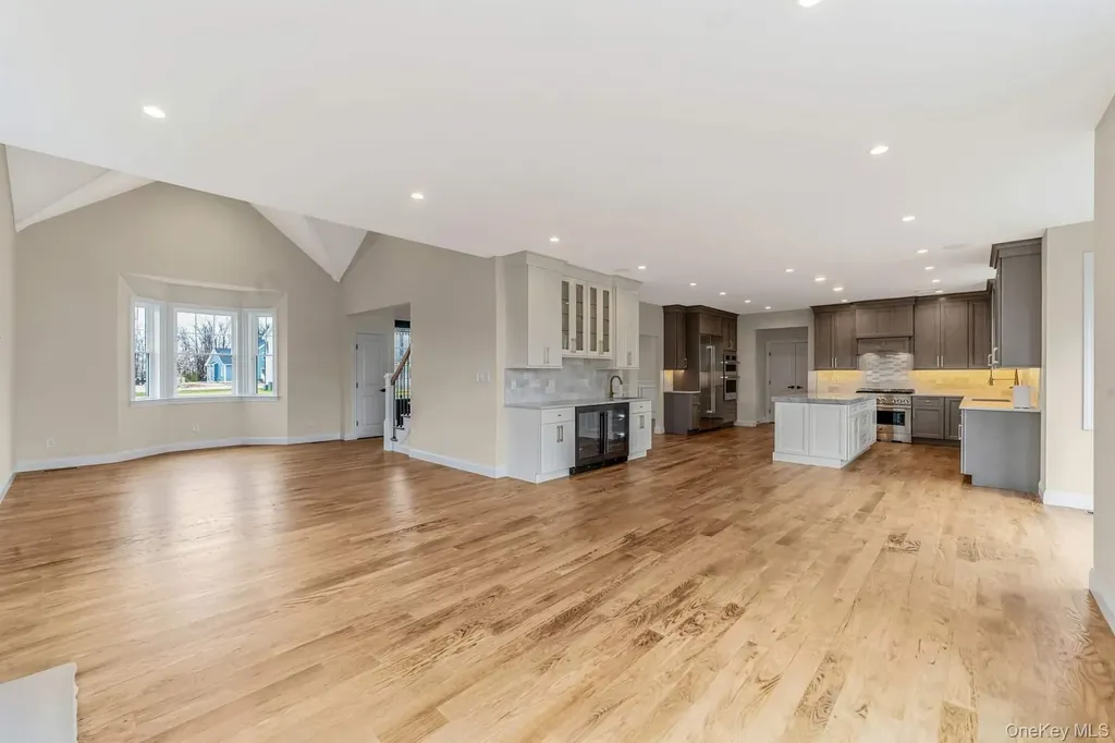 457 Pond Path East Setauket NY 11733