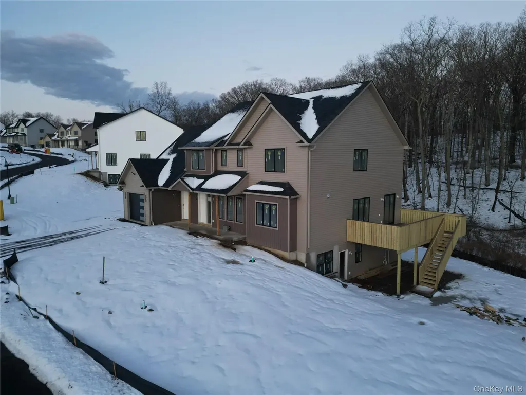 40 Southfield Falls Monroe NY 10950