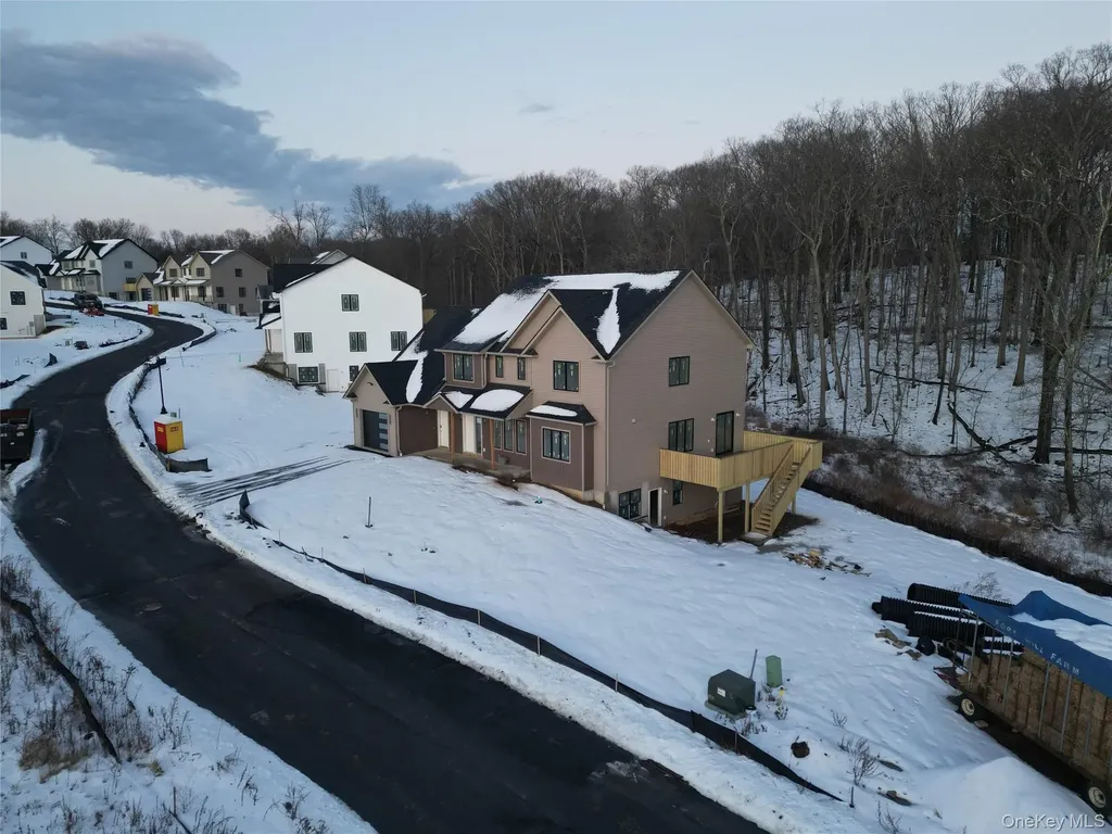 40 Southfield Falls Monroe NY 10950