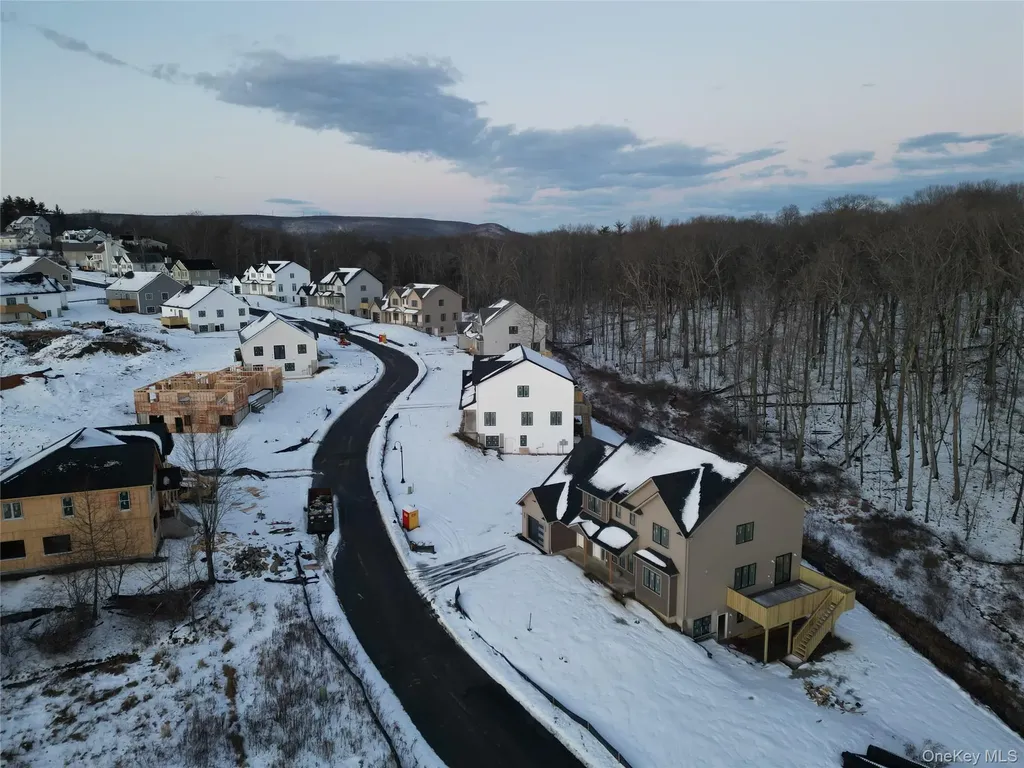 40 Southfield Falls Monroe NY 10950
