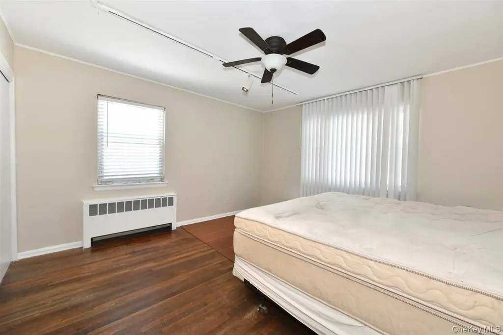 39 Greentree Road Mineola NY 11501