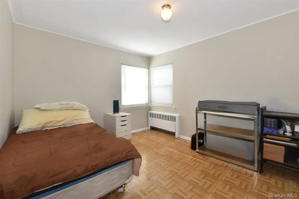 39 Greentree Road Mineola NY 11501
