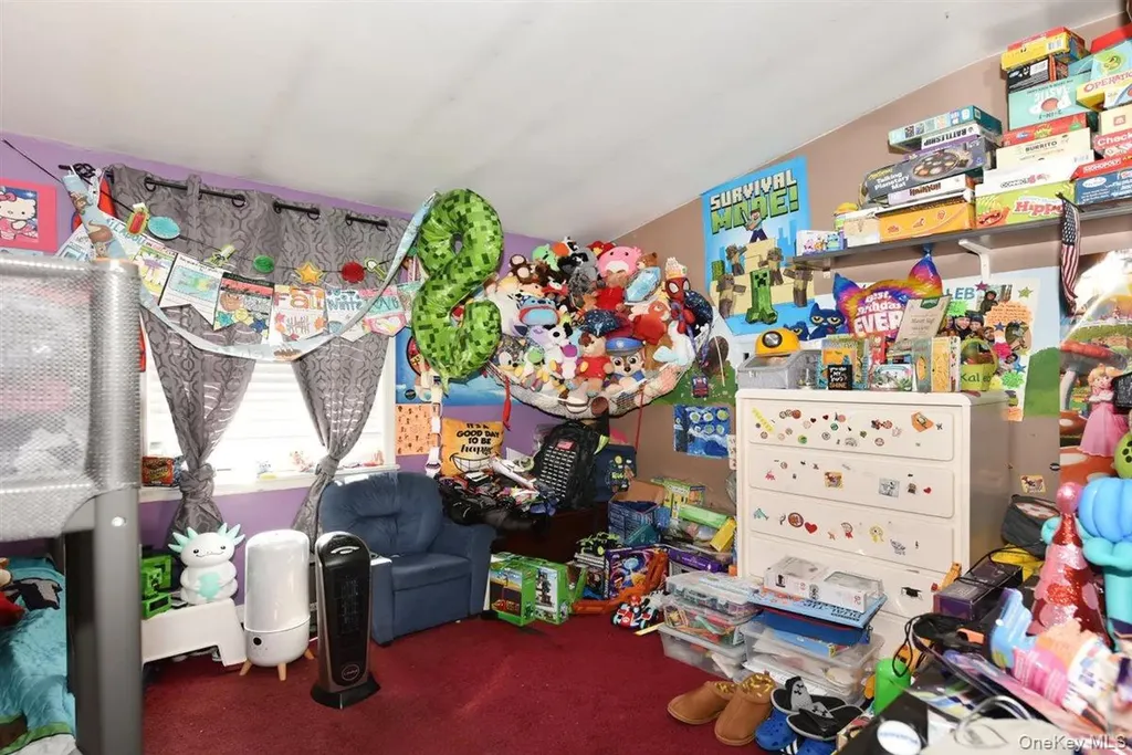 39 Greentree Road Mineola NY 11501