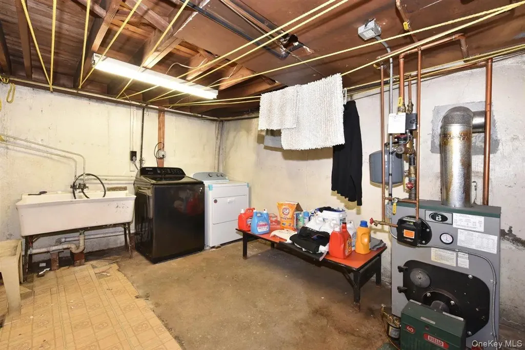 39 Greentree Road Mineola NY 11501