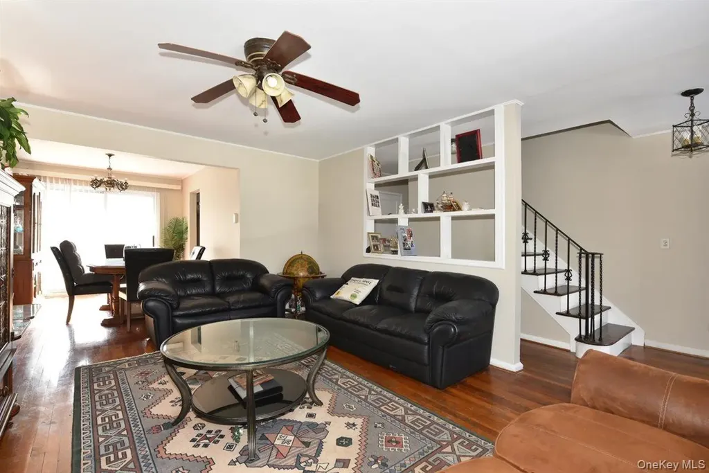 39 Greentree Road Mineola NY 11501