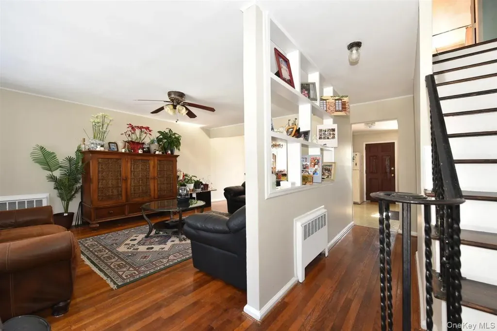39 Greentree Road Mineola NY 11501