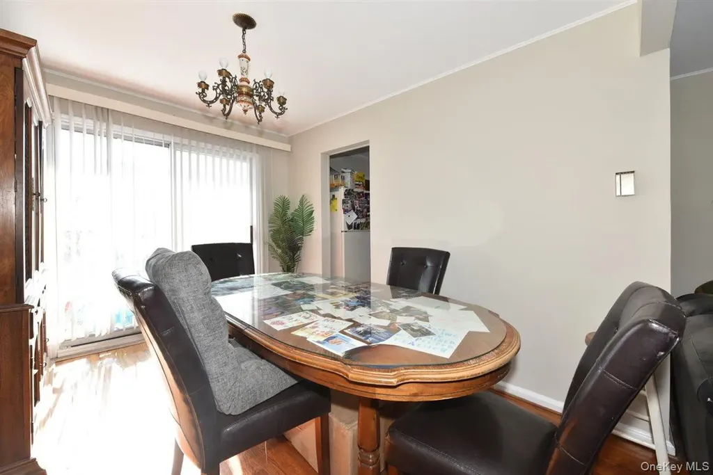 39 Greentree Road Mineola NY 11501