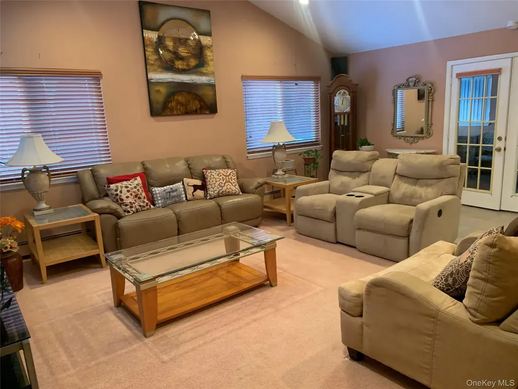 8 Autumn Lane Stony Point NY 10980