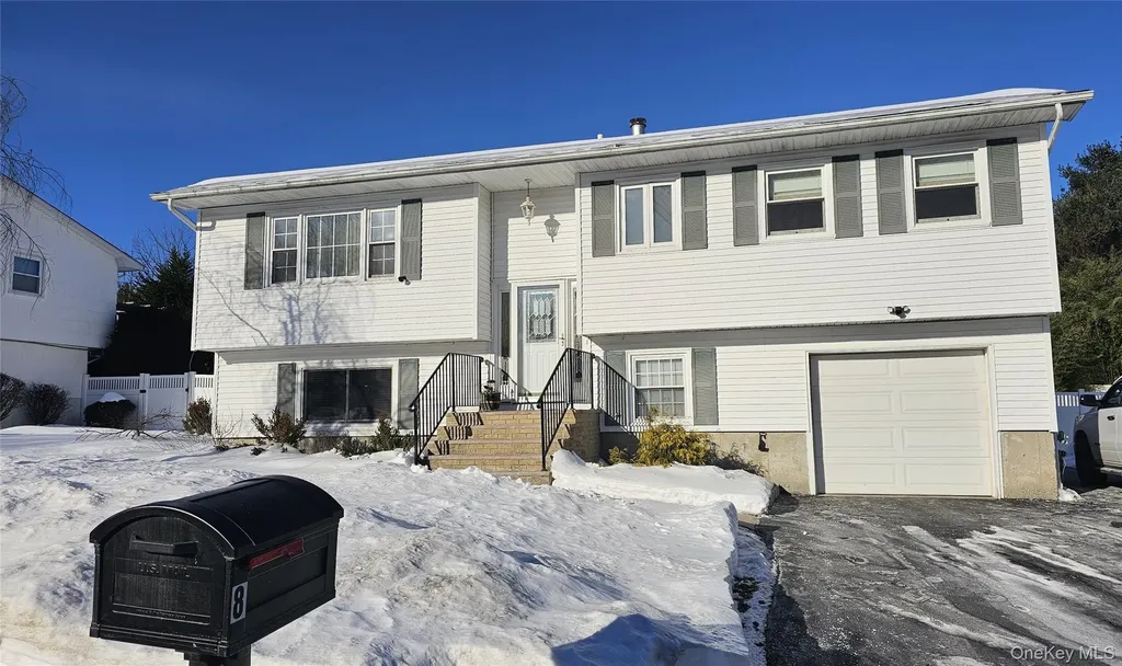 8 Autumn Lane Stony Point NY 10980