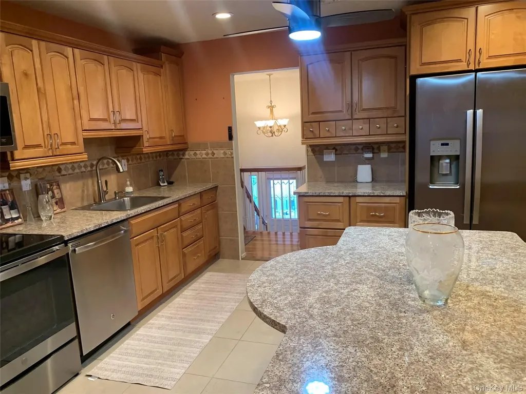 8 Autumn Lane Stony Point NY 10980