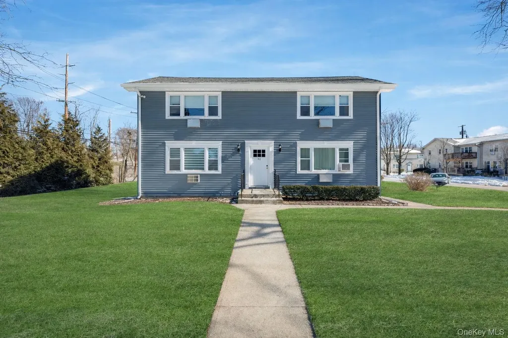 41 Arch Lane Islip NY 11751