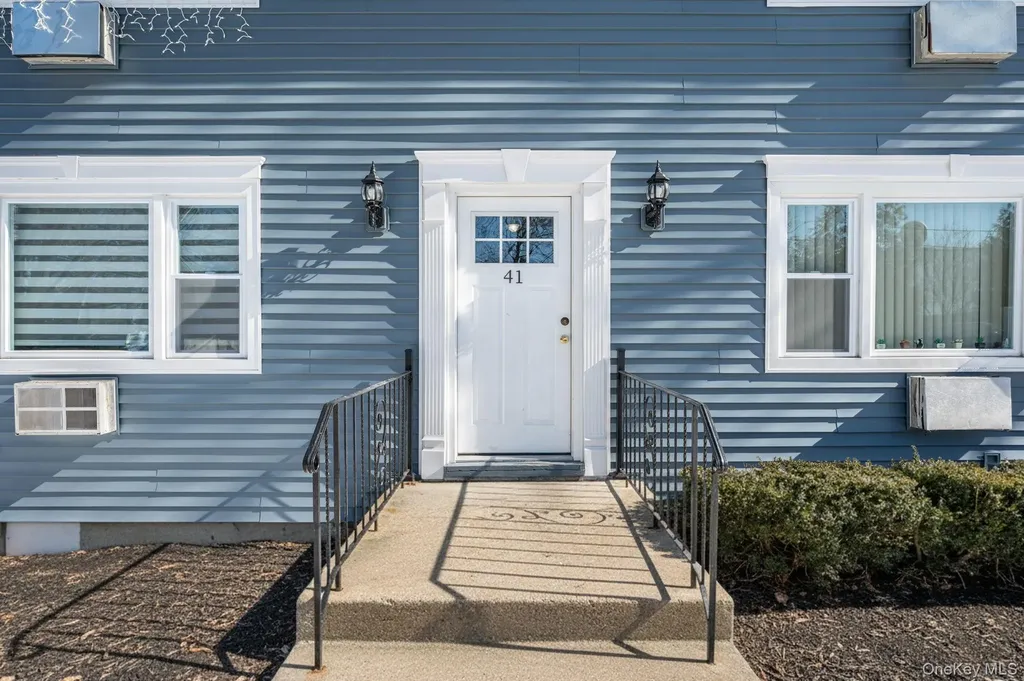 41 Arch Lane Islip NY 11751