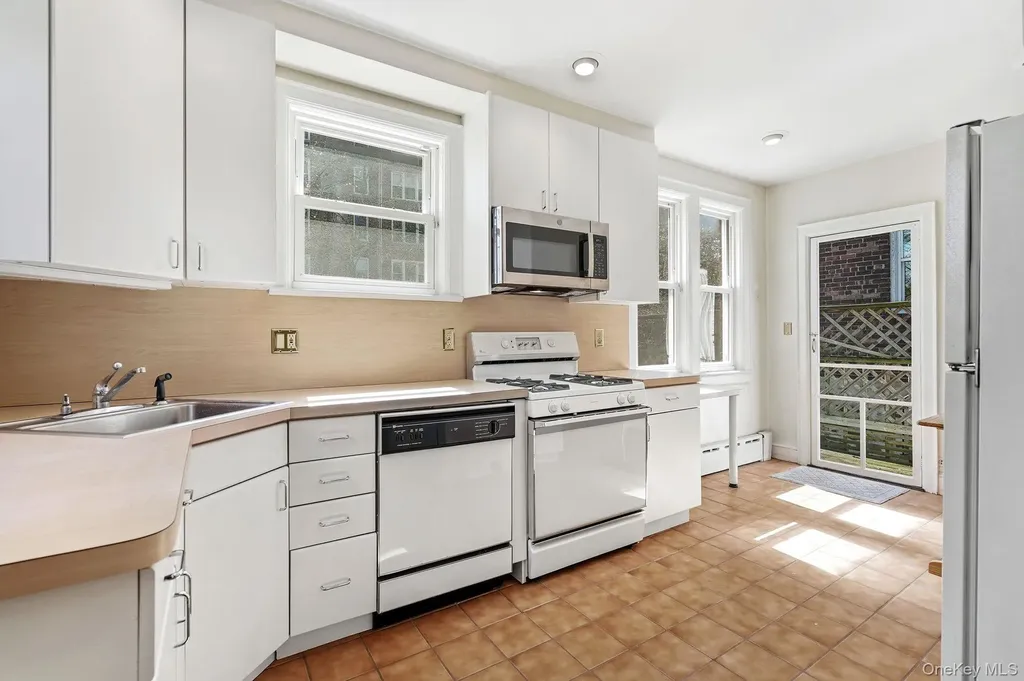 232 W 259th Street Bronx NY 10471